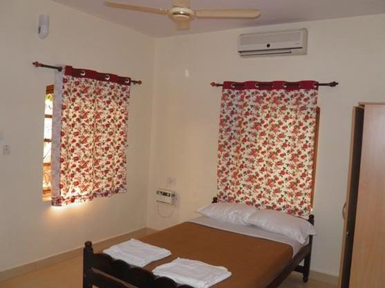 The Crib Hotel Morjim Exteriér fotografie