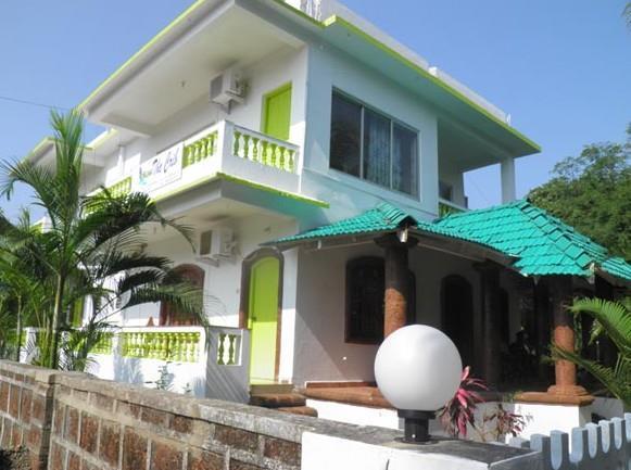 The Crib Hotel Morjim Exteriér fotografie